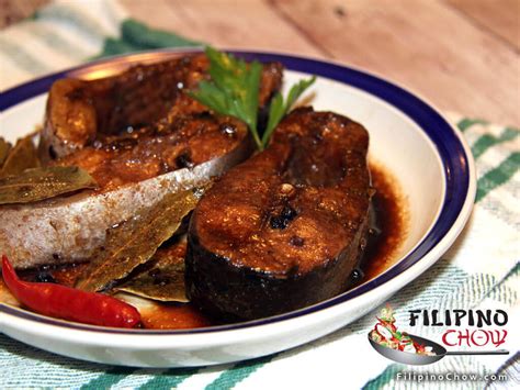 Isda: Fish in Tagalog.